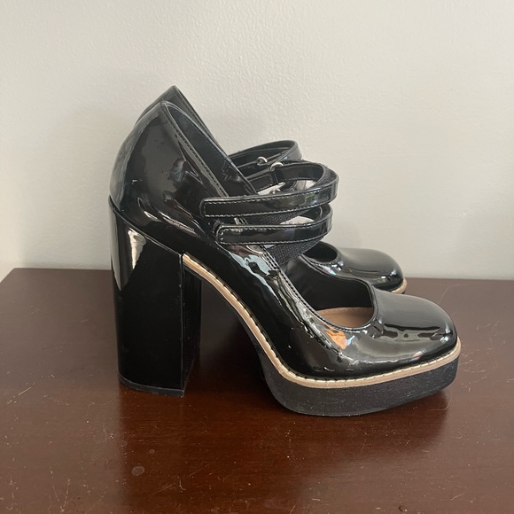 Women's Twice Mary Jane Platform Pumps - Picture 5 of 7